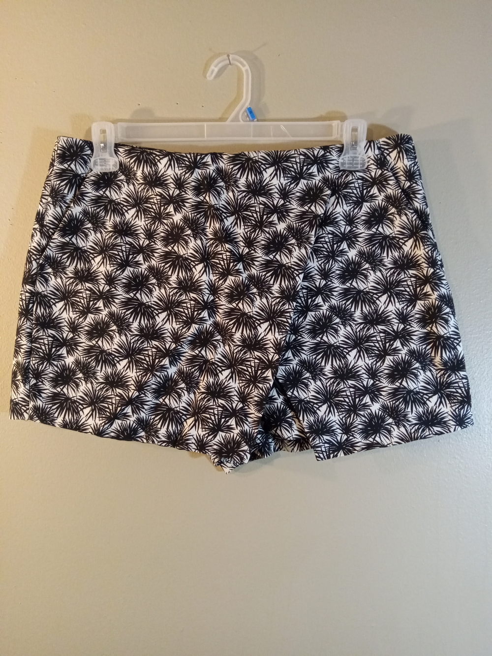 Michael Kors Black and White Palm Print Skort Shorts
